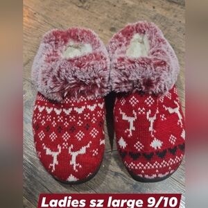 Womens Christmas slippers sz 9/10